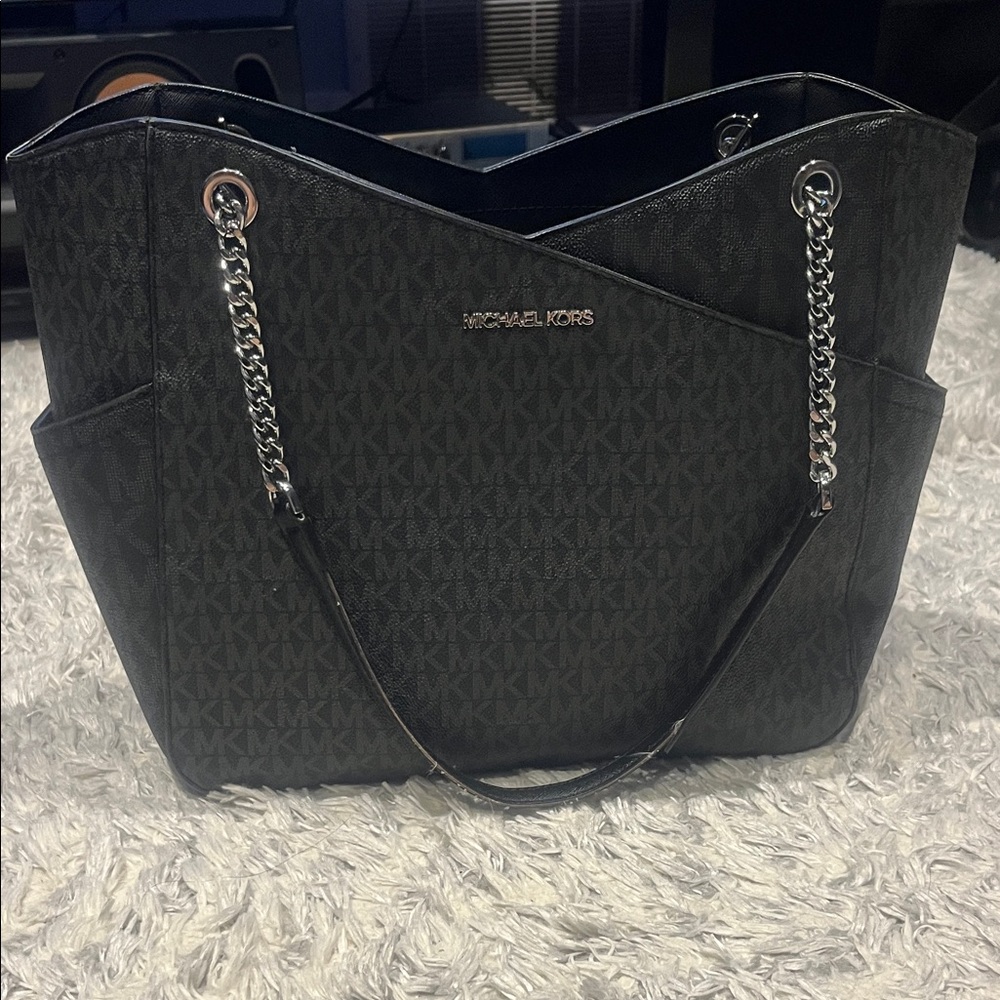 MICHAEL KORS JET SET BLACK SIGNATURE SHOULDER BAG